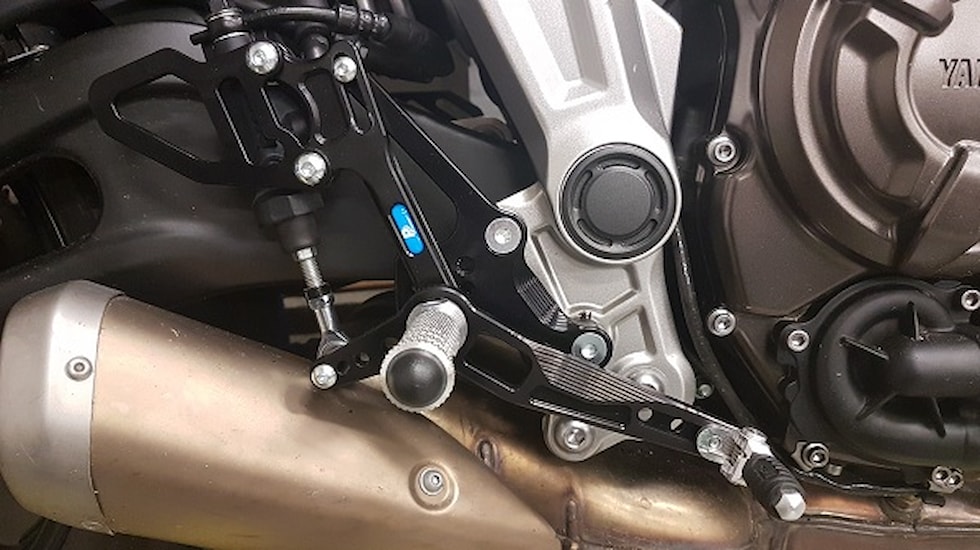 09-commandes-reculees-yamaha-xsr700-2015-2017
