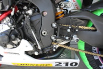 09-rearset-yamaha-r1-revers-shifting