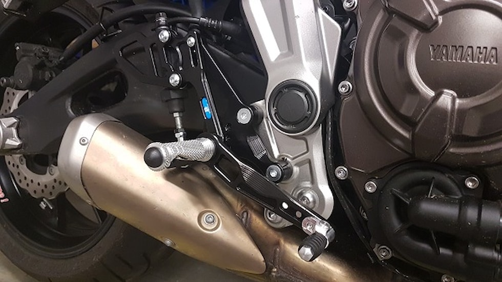 10-commandes-reculees-yamaha-mt07-2014-2017