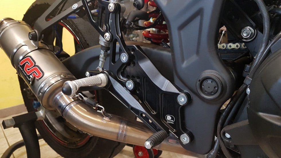 5-Yamaha_R3_rearset