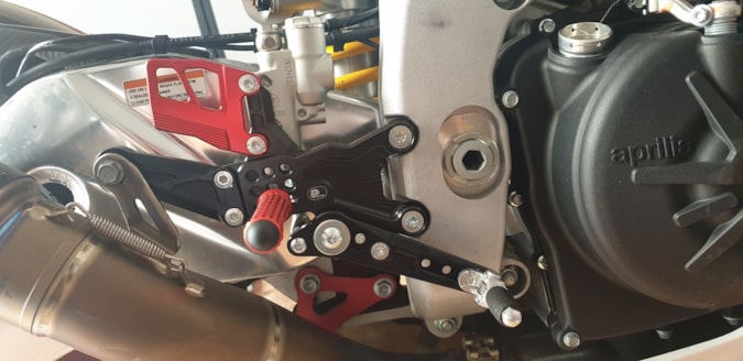 Aprilia_RSV4_rear_set