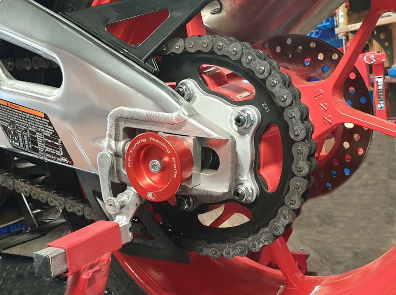 axle_sliders_RSV4