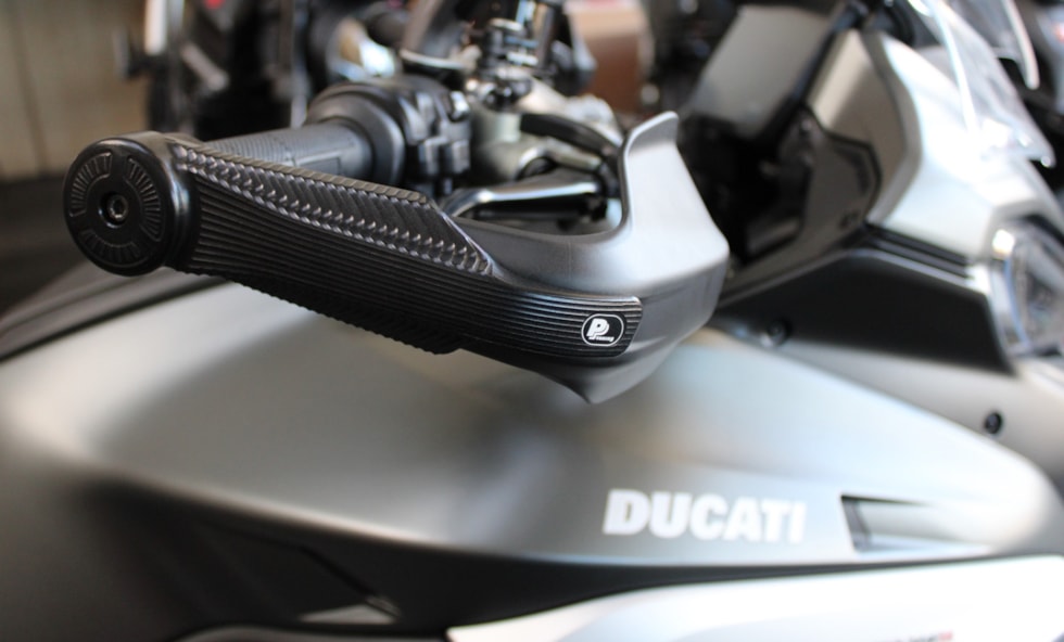lever_protectors_Ducati_black_1