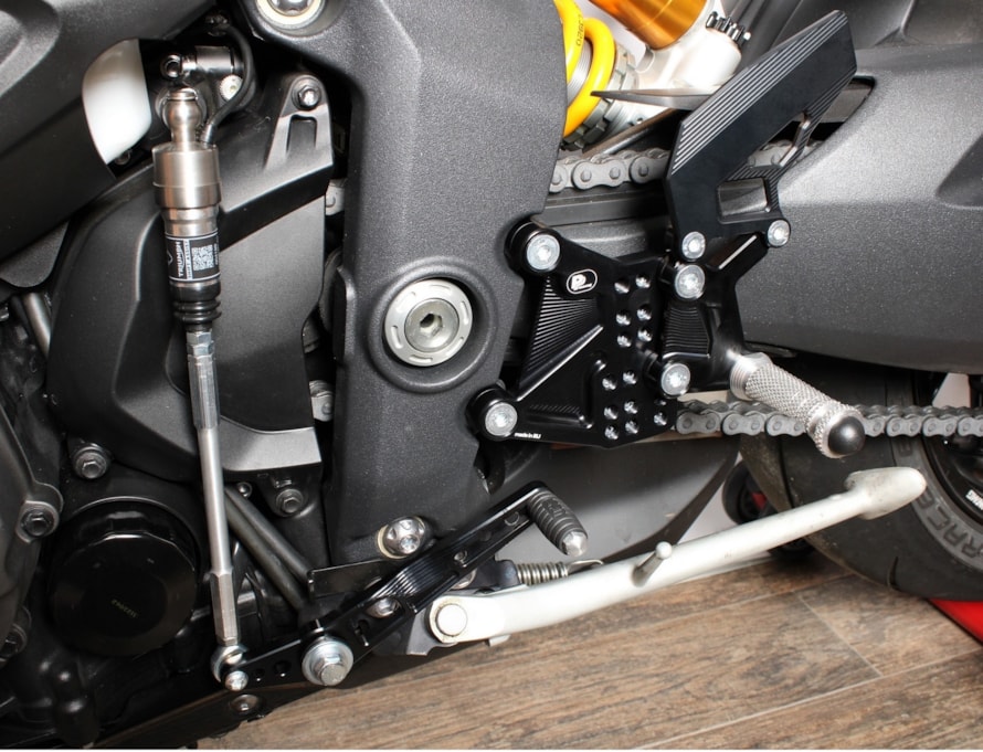 Nové stupačky Triumph Speed Triple 1200RS/RS (2021– )