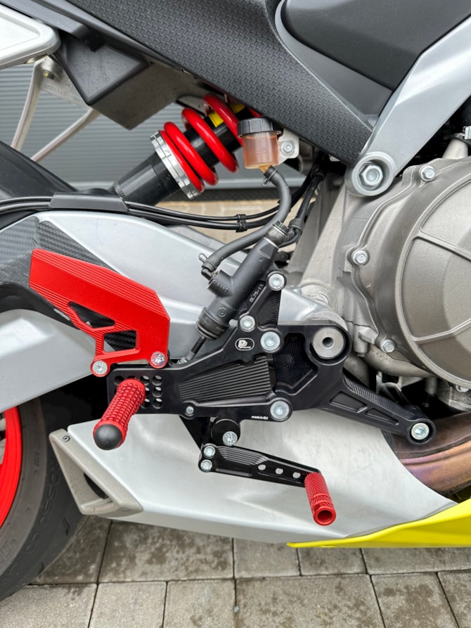 Nové stupačky Aprilia RS 660 / Tuono 660 (2021→)