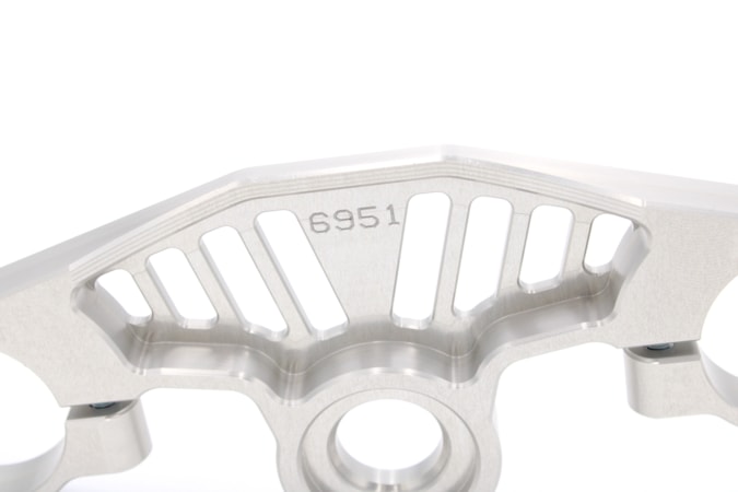 Upper Triple Clamps XSR 900 GP5.JPG