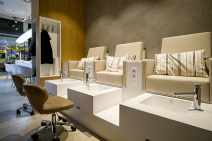 Nailoungue, shopping station QUADRIO, Praha