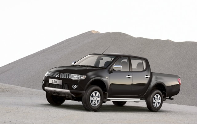 Mitsubishi L 200 4-dr double cab 2005-2015