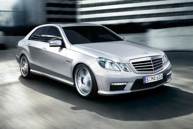 Příčníky Mercedes-Benz E-klasse 09- s pevnými body (bez prosklený střechy) Alu tyče