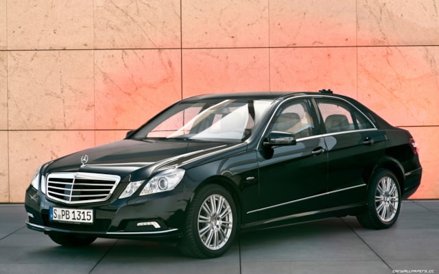 Příčníky Mercedes-Benz E-klasse 09- s pevnými body (prosklená střecha)  Alu tyče
