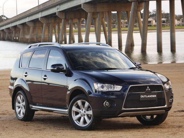 Příčníky Mitsubishi Outlander 05-12 s podélníky