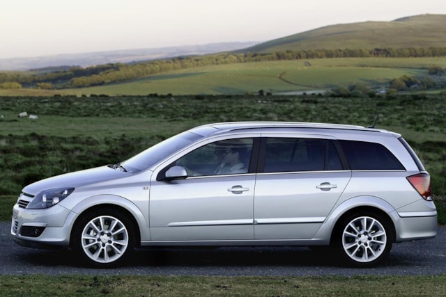 Příčníky Opel Astra Combi 04-06 s integrovanými podélníky