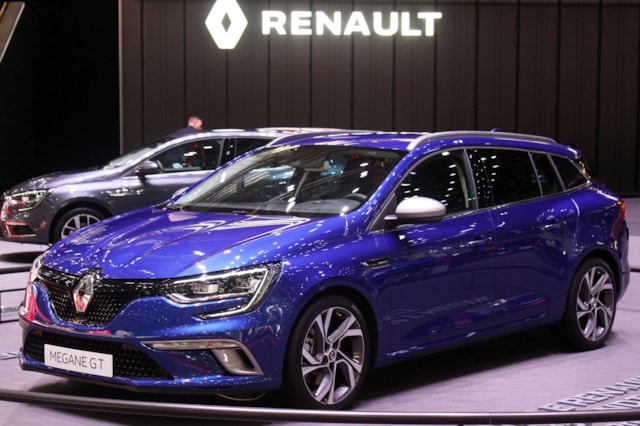 Příčníky Renault Mégane IV Kombi 2016-  Integrované podélníky Alu tyčce