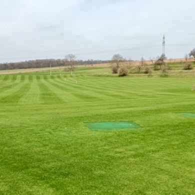Driving range a hřiště v plném provozu