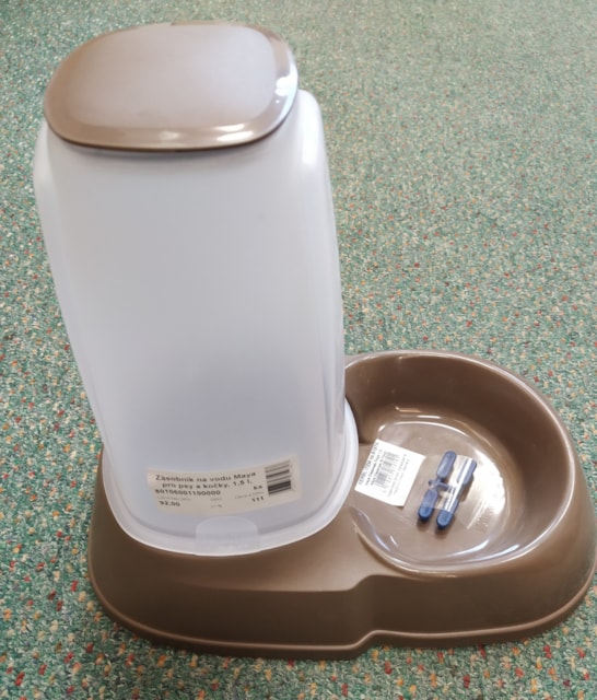 Zásobník na vodu Maya pro psy a kočky, 1,5 l, pískový
