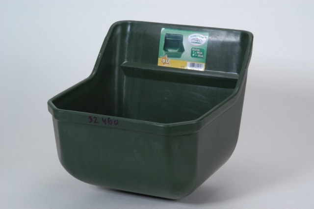 Žlab pro koně plastový /9 litrů/