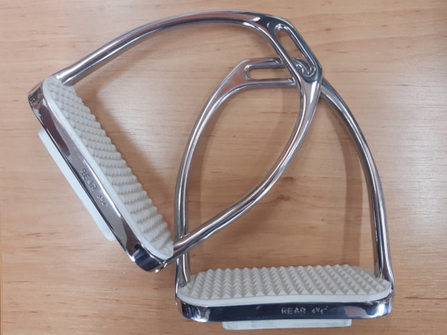 Třmeny vyklápěcí 3402