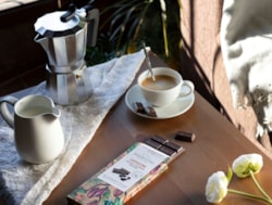 SC mléčná 60% čokoláda s mletou kávou 85g