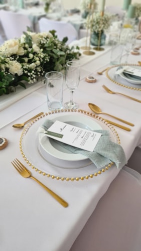 skleneny talir_zlate kulicky_easywedding.JPG