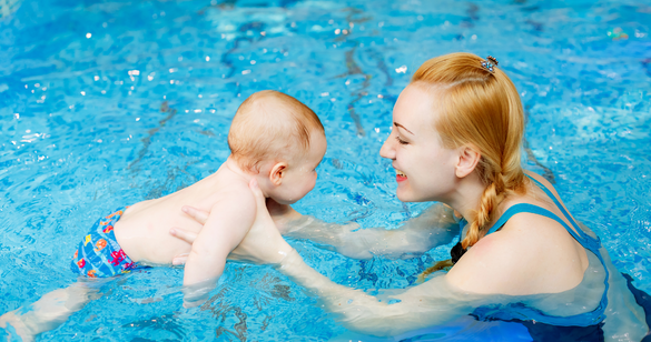 Kdy a jak naučit dítě plavat?