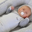 Vankúšik - podhlavník pre novorodencov Outlast® pruh bielosivý melír/sivý melír