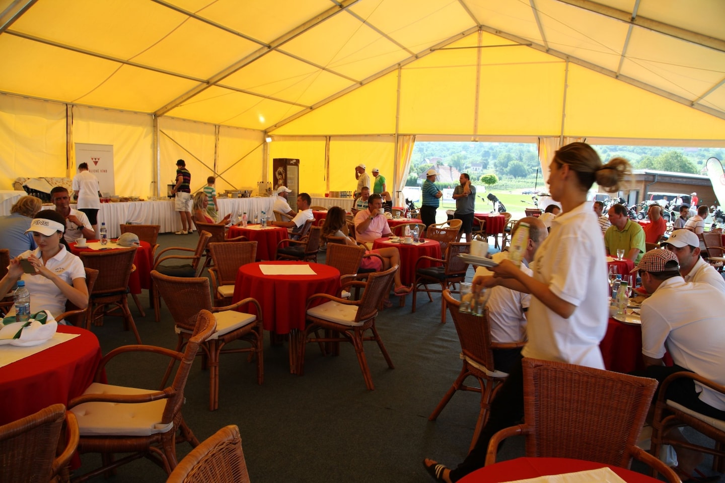 Velkostan FORUM 15 × 20 m SK