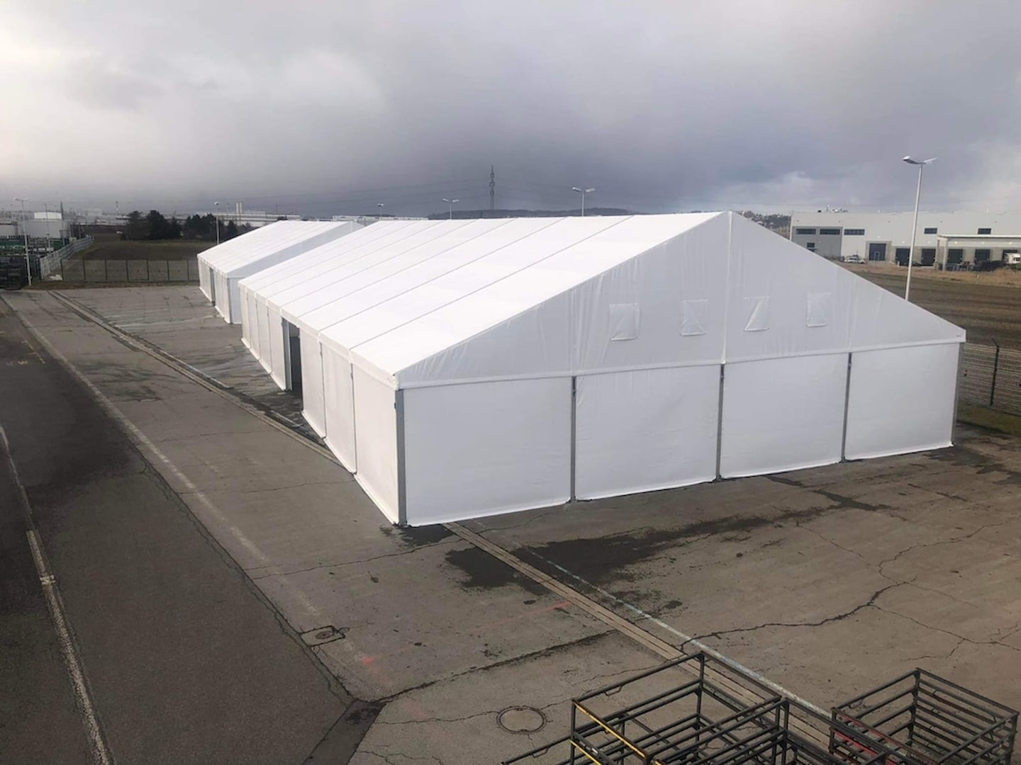 Doppelte Doppelzelt-Hallen