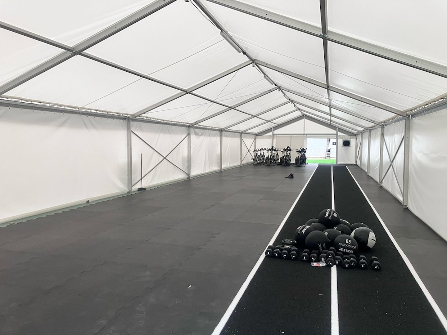 Fitnessstudios und Sportanlagen in unseren Zelten