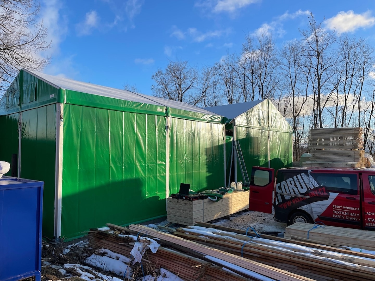 Stany spojené do tvaru „L“