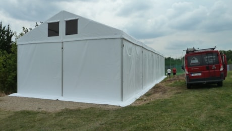 Baseball-Abschlag im Zelt!