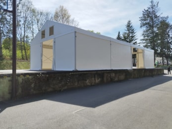Zelt auf der Rampe