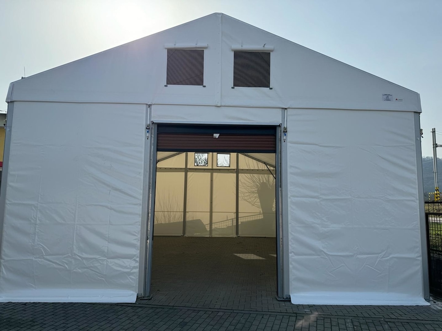 Najprv brána, potom stan!