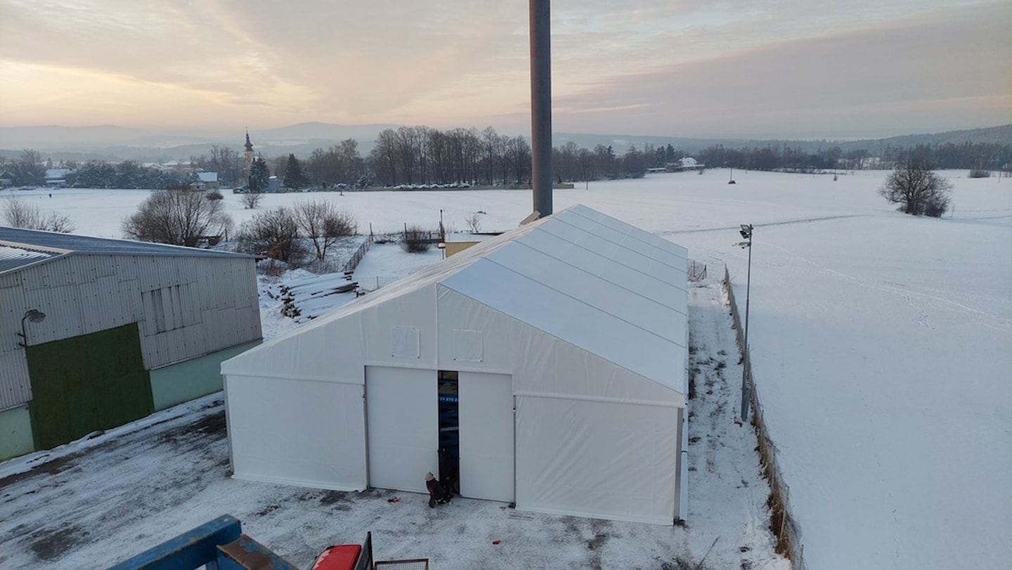 Front raised sliding gate