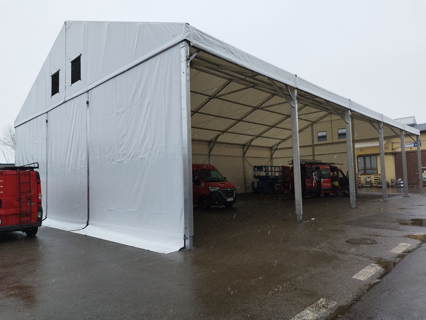 Skladovací prístrešok na svahu