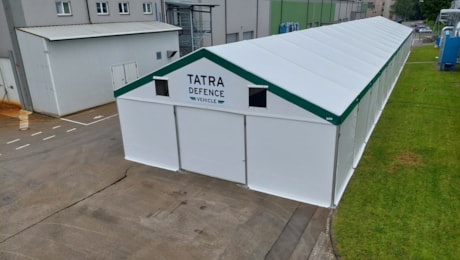 Planehalle in der Rüstungsindustrie