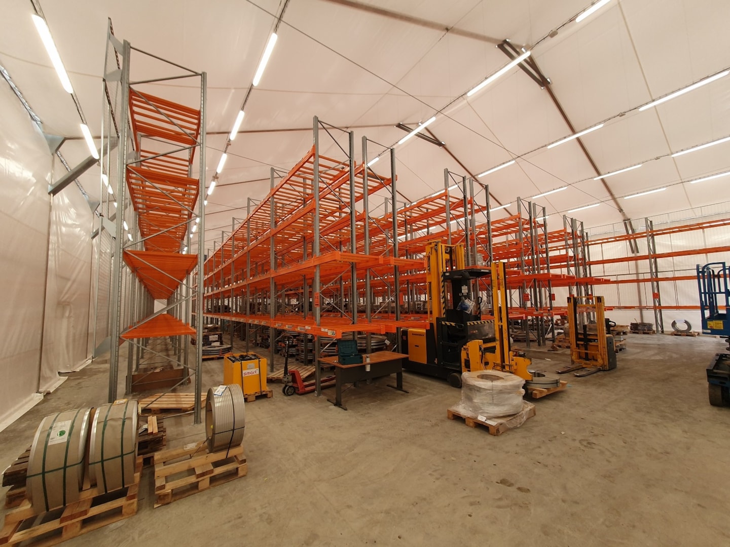 Izolovaná plachtová hala