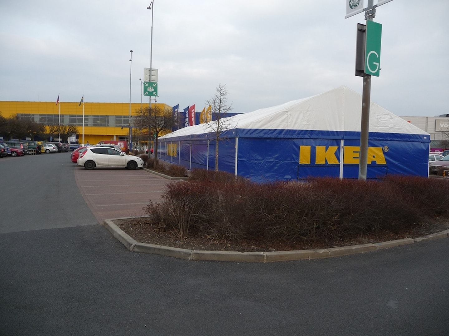 Obchodné priestory v stanoch?