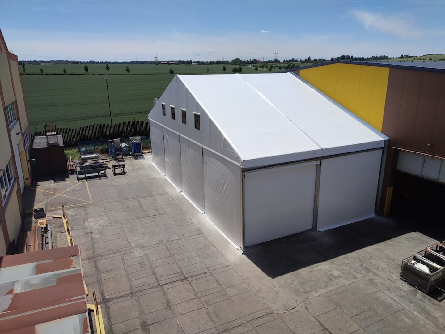 Anbau einer Zelthalle