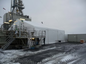 Temporary roofing in winter – covered work area on site