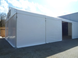 Tent hall extension – side view of a long add-on running along the building