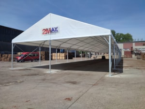 Otvorený stanový prístrešok – kryté státie na spevnenej ploche (s označením)