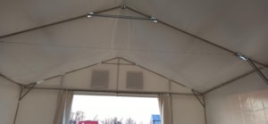 Insulated fabric hall with a front entrance and ventilation openings in the front wall