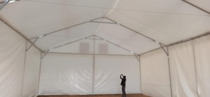 Insulated tent hall with a clean interior and inner fabric liner