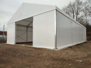 Agricultural tent hall with side cladding and an open front entrance