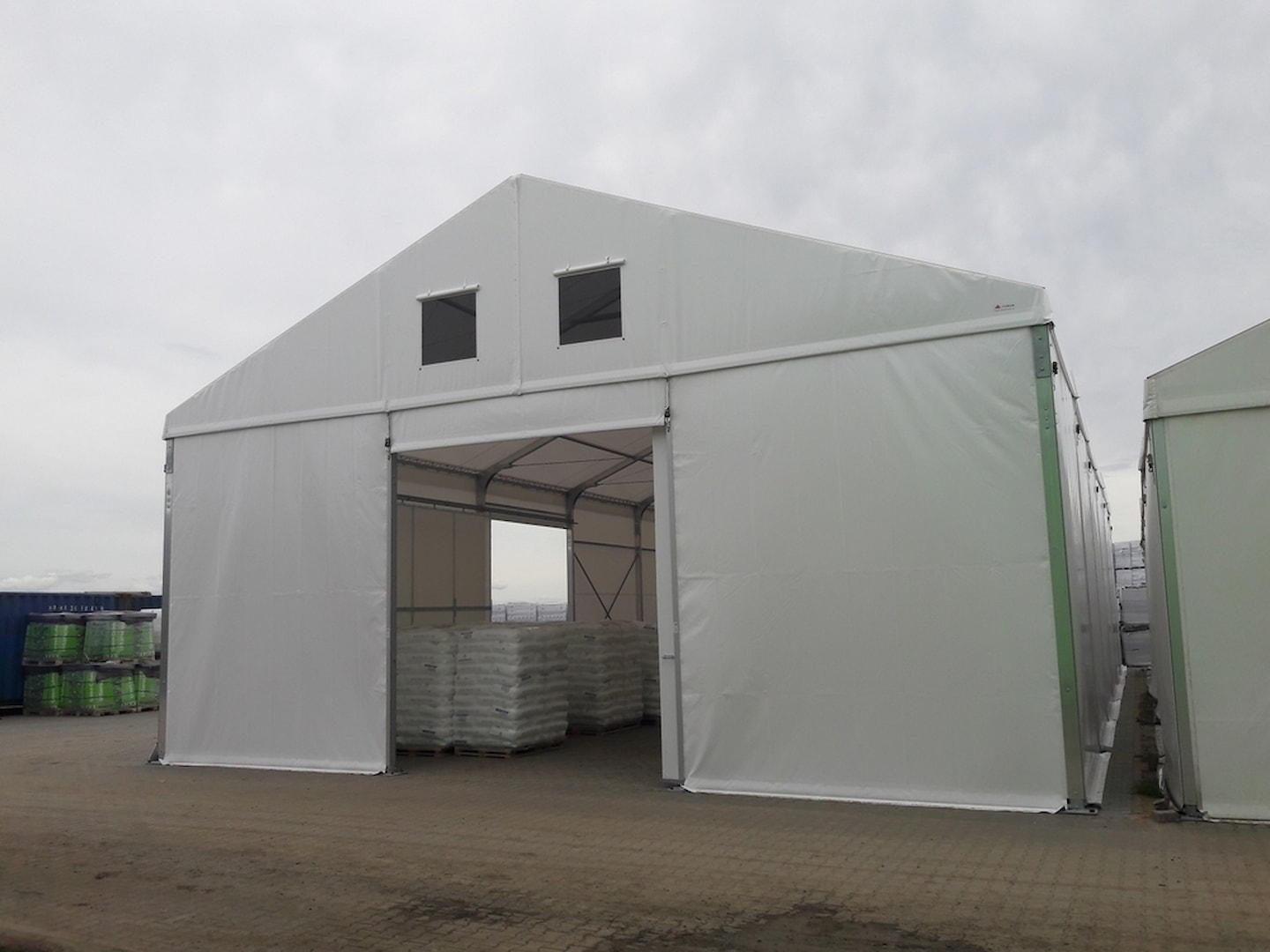 Skladování do plné výšky okapu