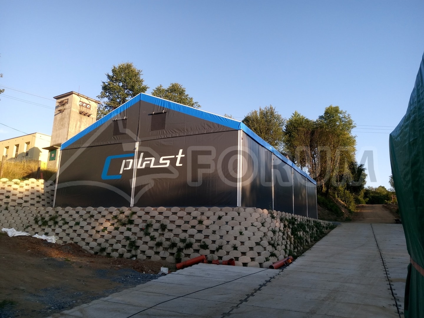 Color of cladding included in price