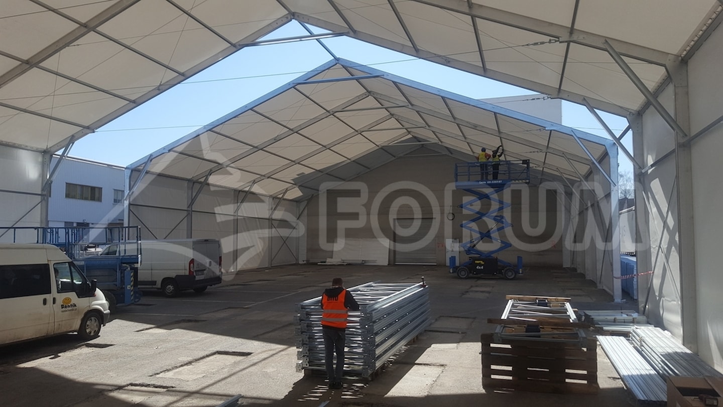 Regálový systém pod střechou