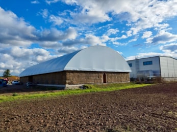 Plachty obloukových hal