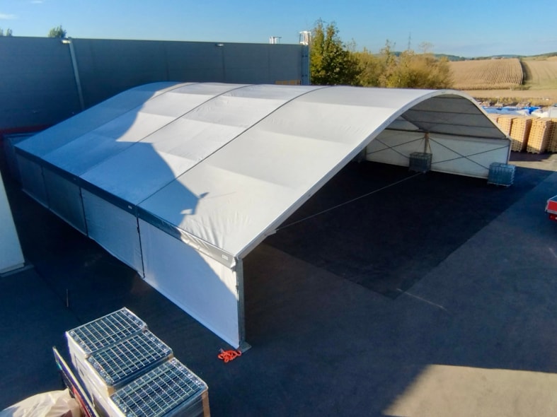 Vermietung von gewölbten Großzelten 8