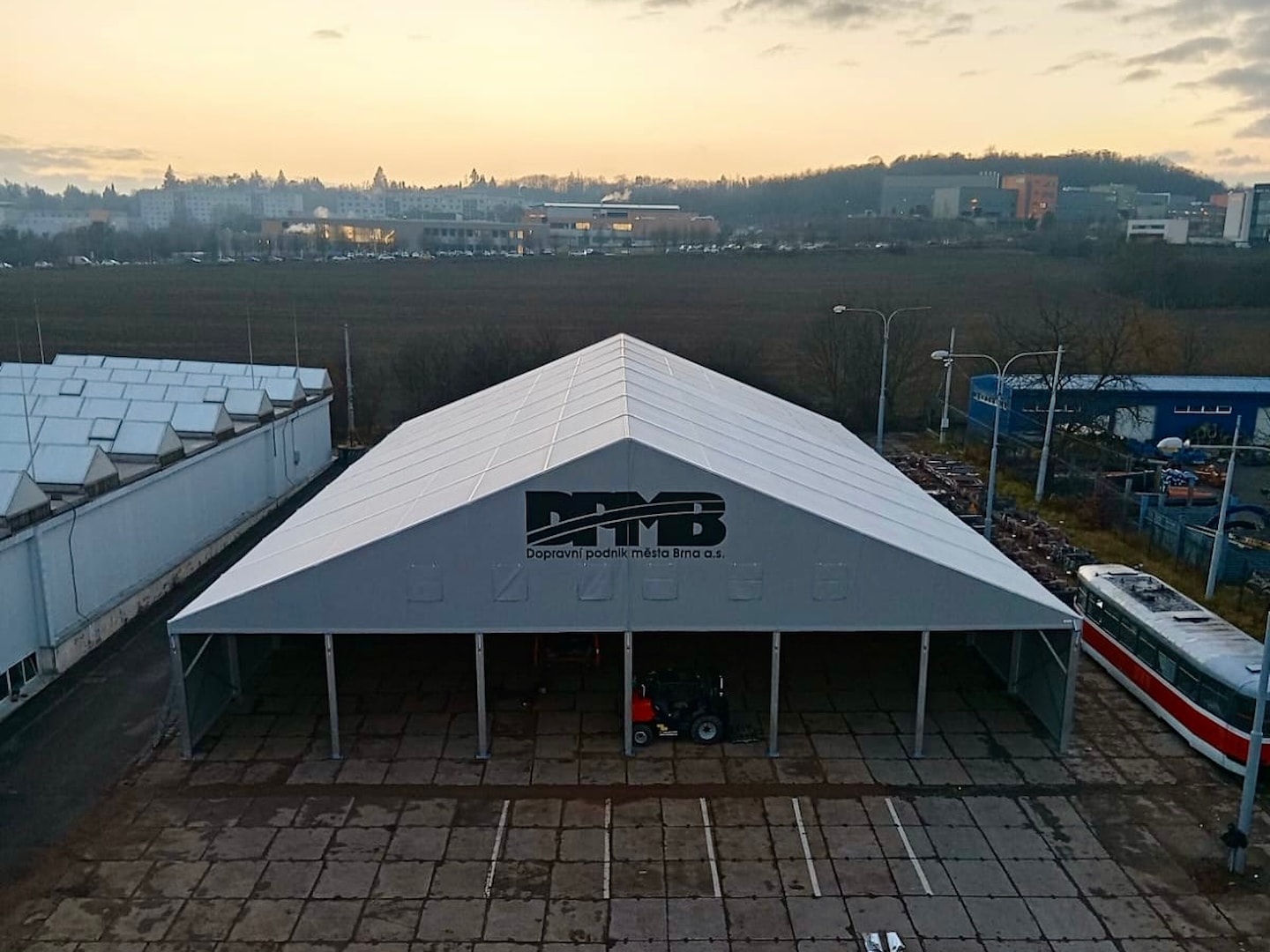 Najväčšia garáž v krajine v stane